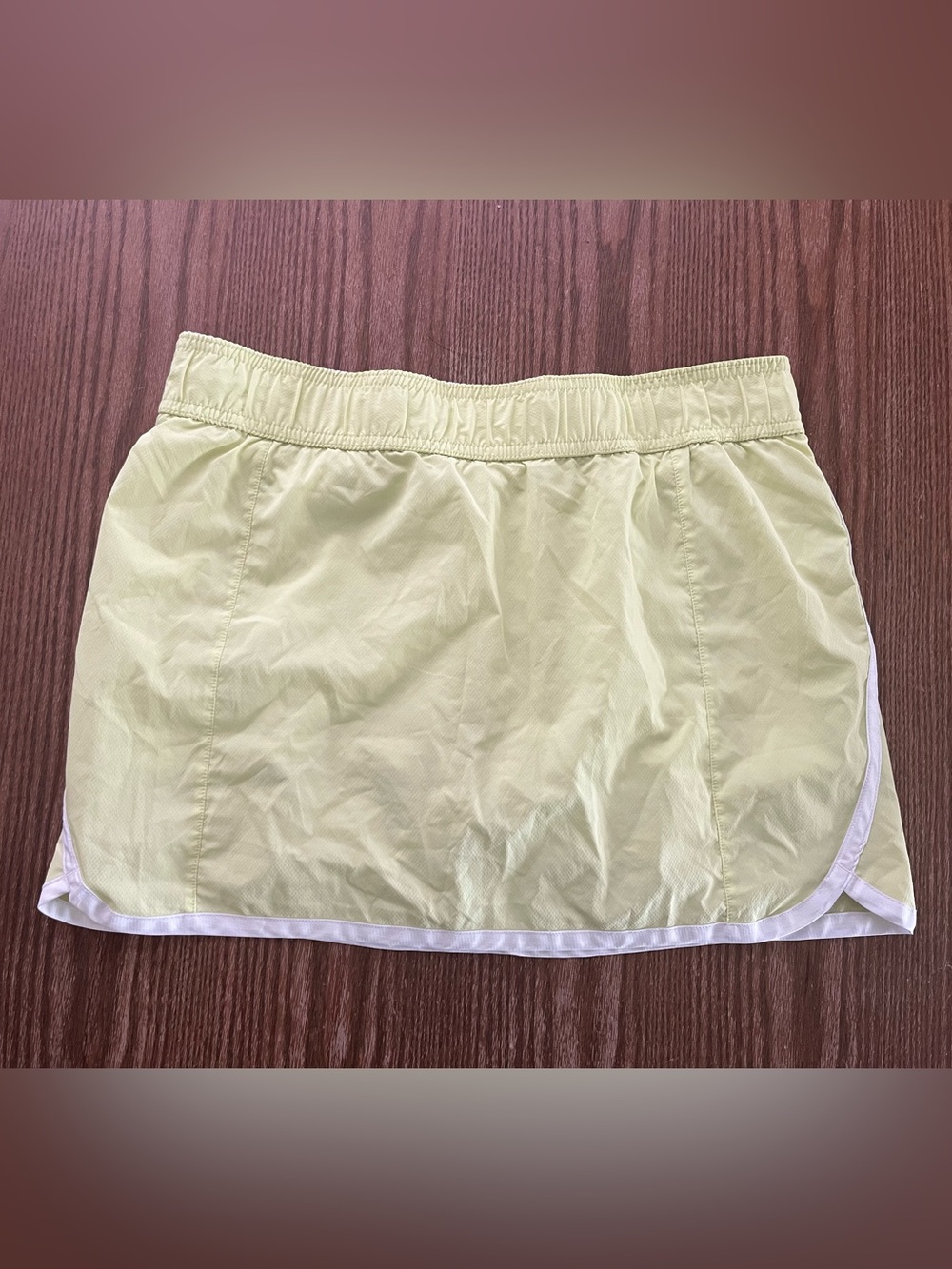 Columbia Women’s Light Yellow Athletic Skort with White Waistband size Small